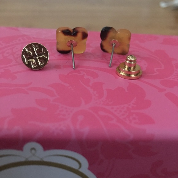 Tory Burch Tortoise Gold Logo StudS - Picture 4 of 5